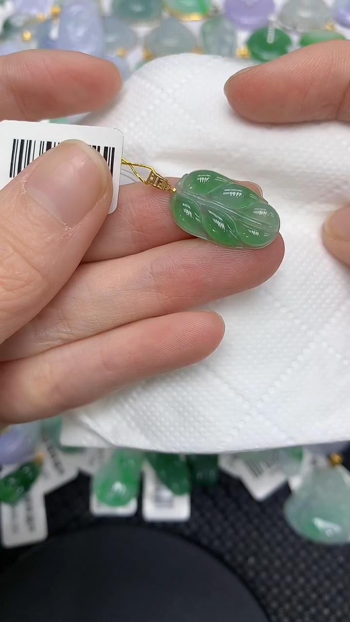 颈饰18K金镶嵌翡翠111111111