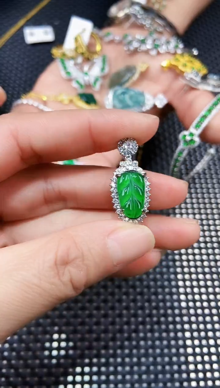 【闪购商品】翡翠吊坠(不含链)未镶嵌11111111