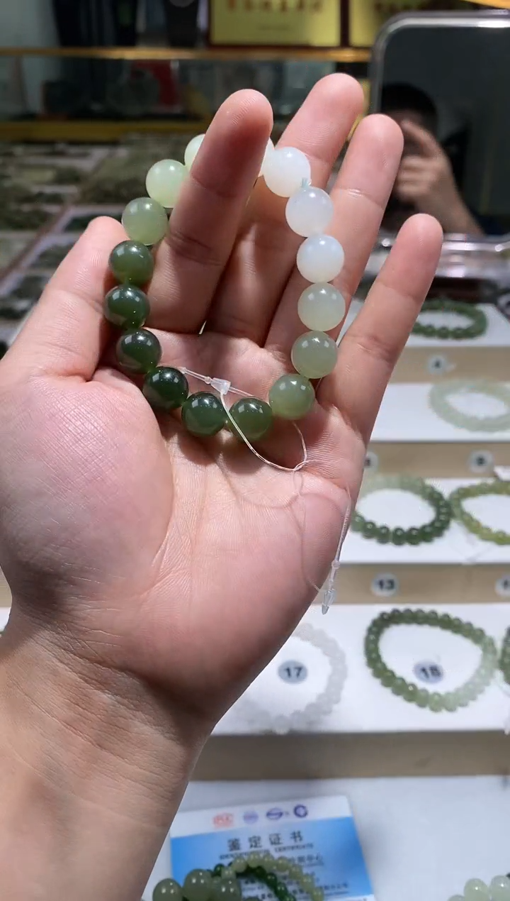 手串未镶嵌和田玉天然和田玉渐变卡12mm手串一件