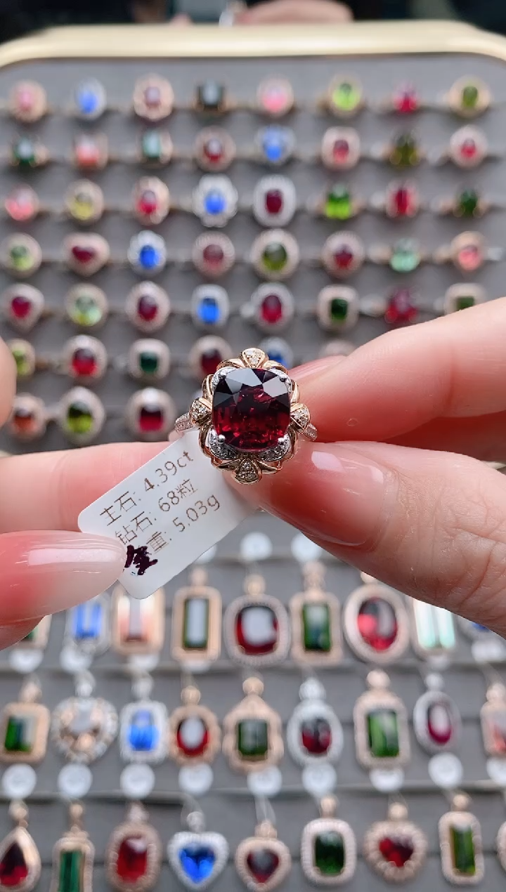 【闪购商品】碧玺戒指18K金镶嵌4.39克拉