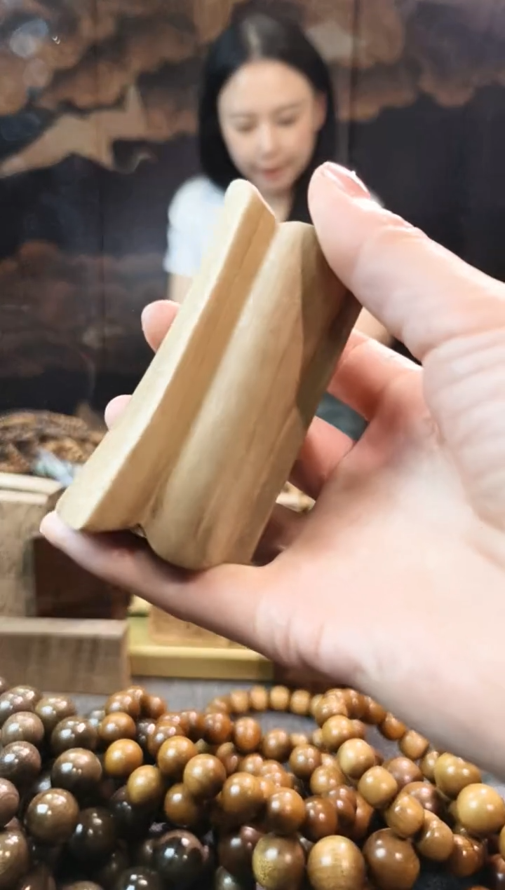 金丝楠见棺发财手把件