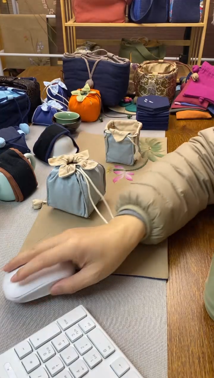  浅蓝色方石榴袋（小号）