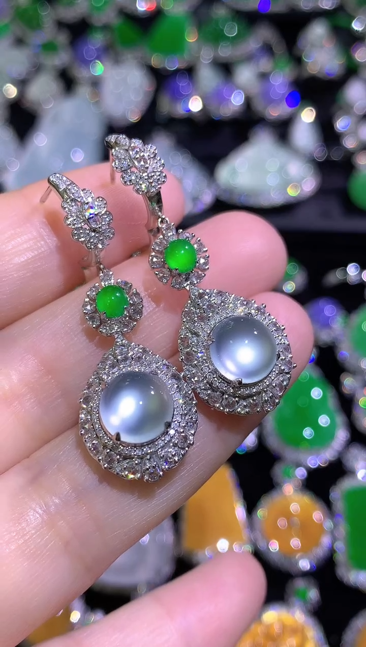 18K金镶嵌翡翠耳饰玻璃种炸光正阳蛋面耳坠