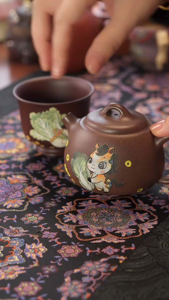 茶壶紫砂马上花财