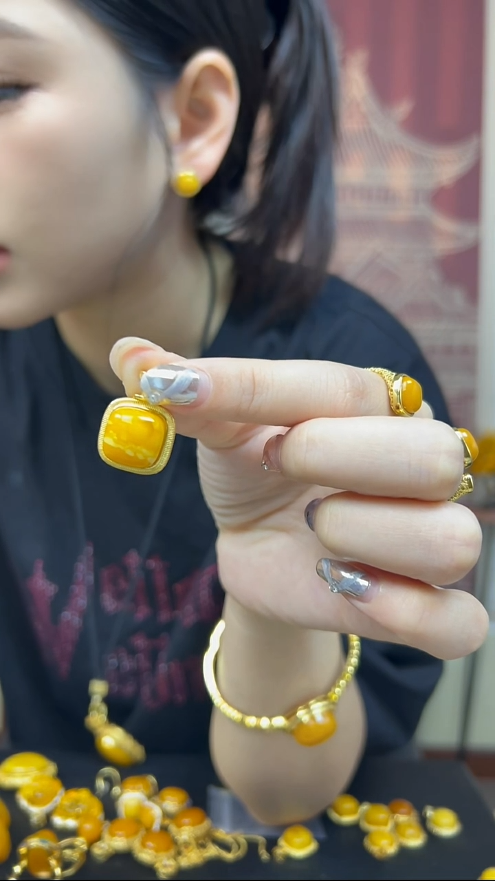 银S925镶嵌吊坠(赠链)蜜蜡方糖吊坠