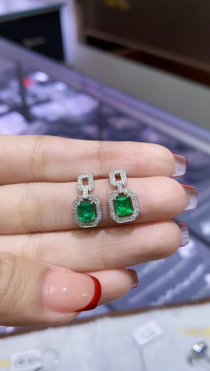 【闪购商品】祖母绿耳坠18K金镶嵌1.36克拉