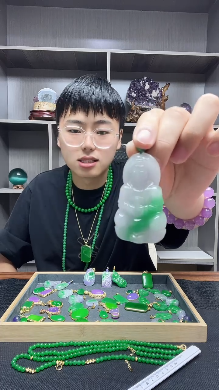 翡翠未镶嵌吊坠(赠链)辨**哥吊坠