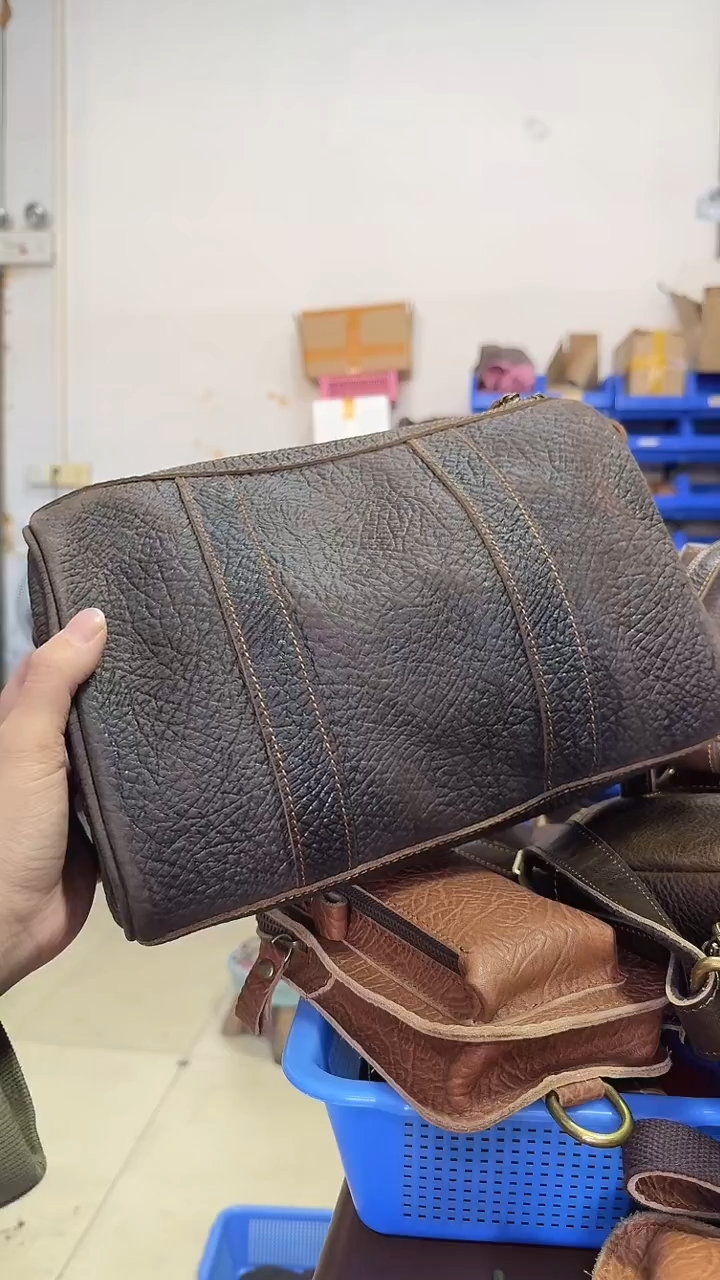 牛皮瑕疵品真牛皮疯马牛皮斜挎包枕头包