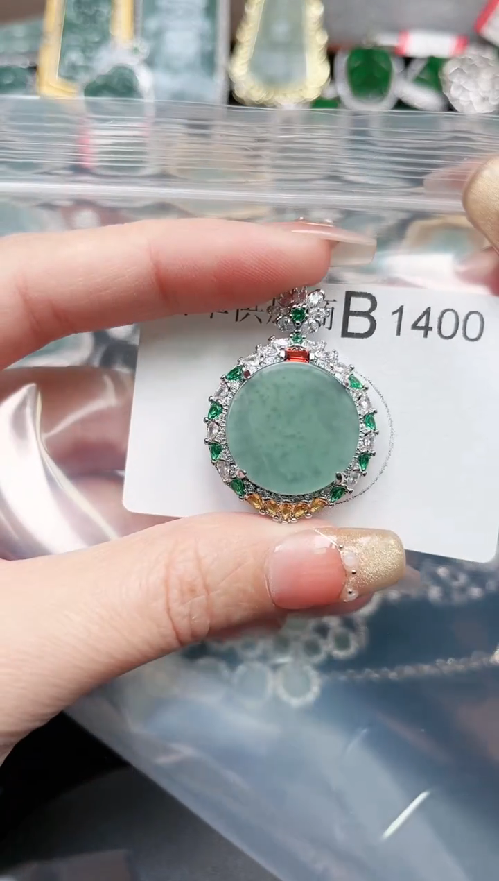 【闪购商品】翡翠颈饰未镶嵌1400赠皮绳