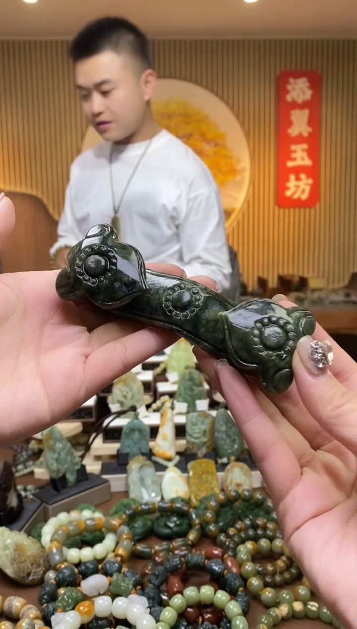 【闪购商品】蛇纹石玉手把未镶嵌多样性随机发一