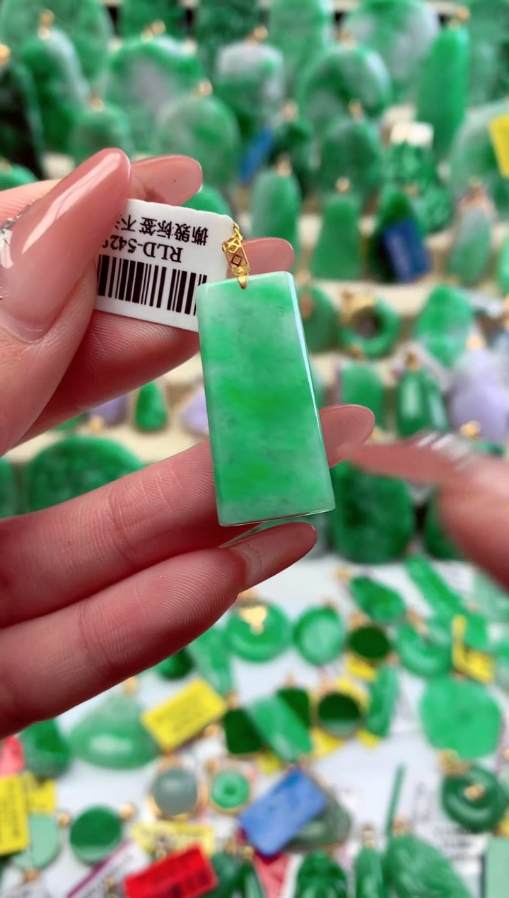 【闪购商品】翡翠吊坠(不含链)18K金镶嵌挂件