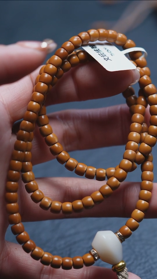 【闪购商品】文玩核桃吊坠苏工橄榄核