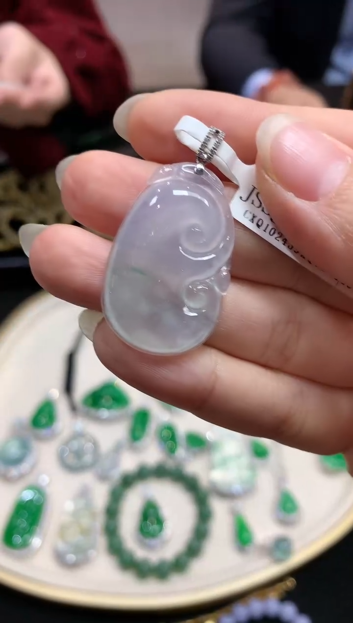 【闪购商品】翡翠吊坠(不含链)18K金镶嵌W715|1800