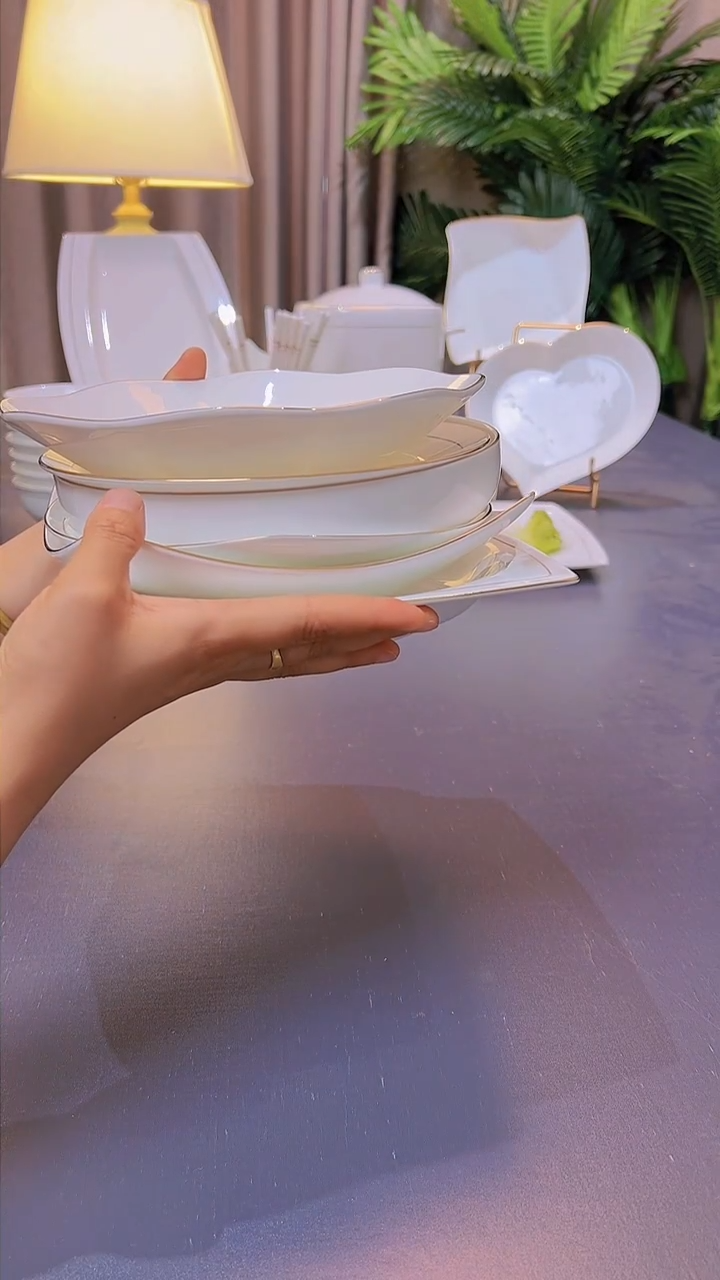 45%以上骨粉骨瓷天元贵龙三角窝盘草帽花朵盘各1个（到手6个盘子）