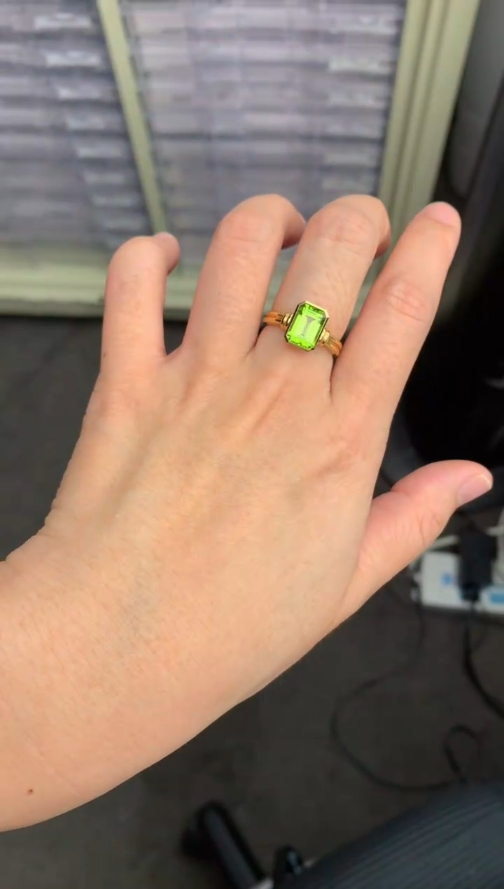 【闪购商品】橄榄石戒指18K金镶嵌2.5ct橄榄石戒指