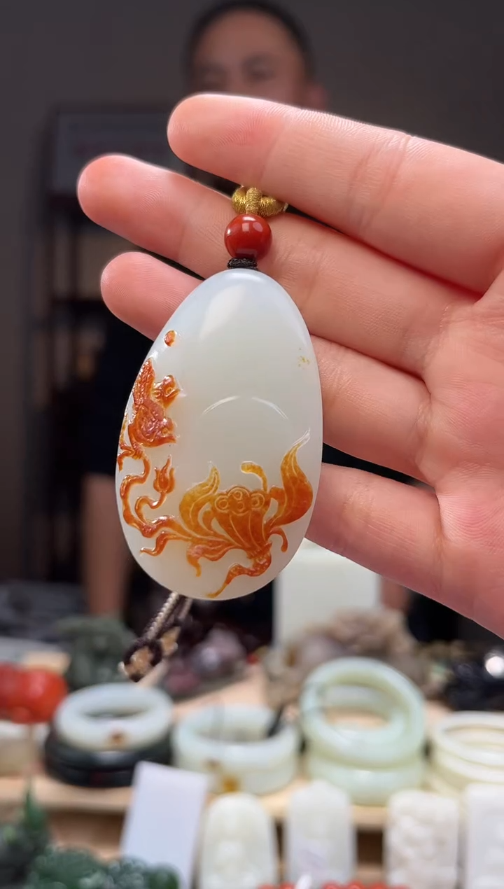 颈饰未镶嵌和田玉吊坠