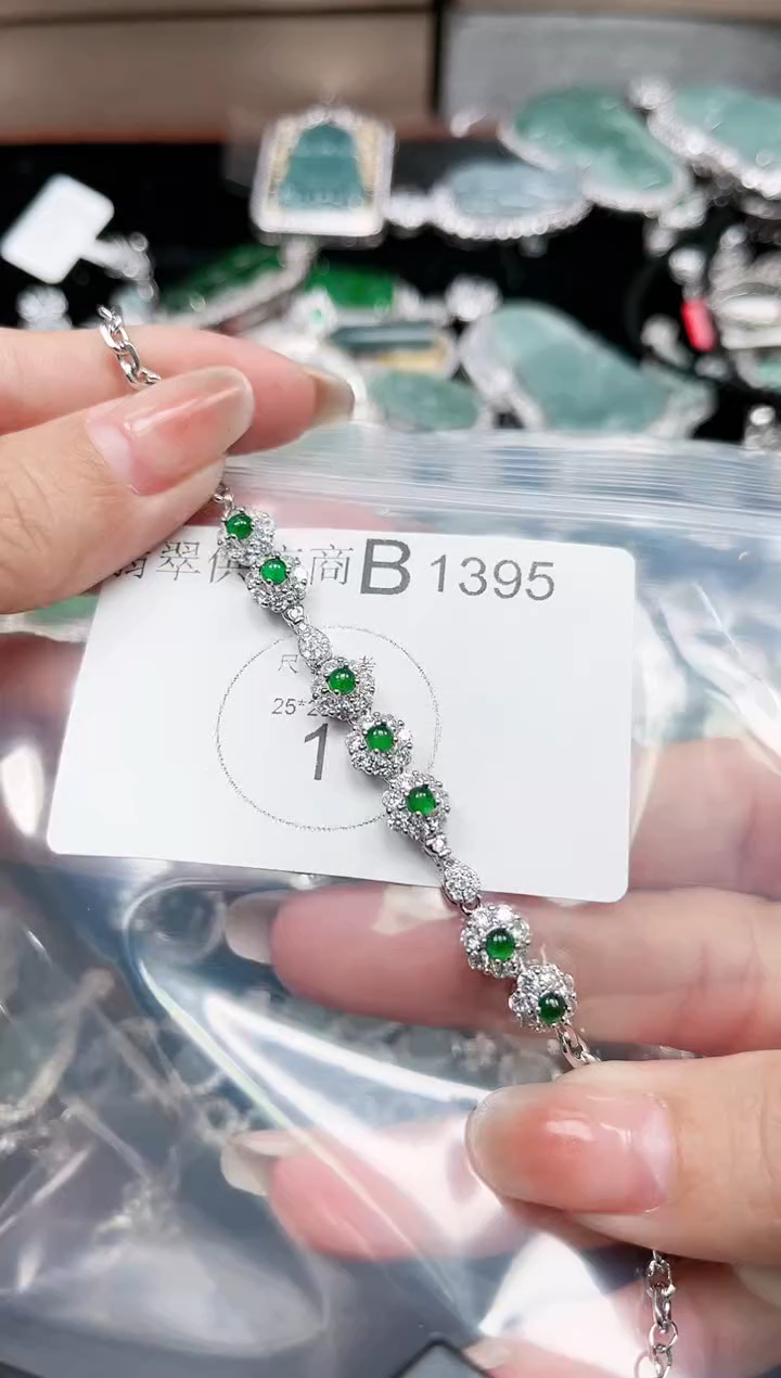 【闪购商品】翡翠颈饰未镶嵌1395赠皮绳
