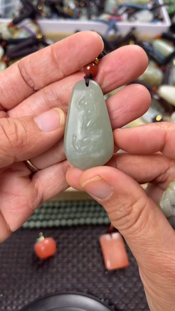 【闪购商品】和田玉颈饰未镶嵌多样性发货没有证书拍一发一有瑕