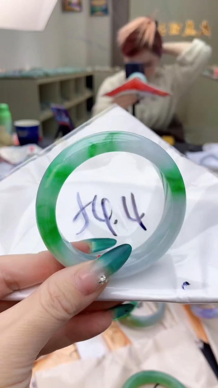 【闪购商品】翡翠手镯未镶嵌0531658305