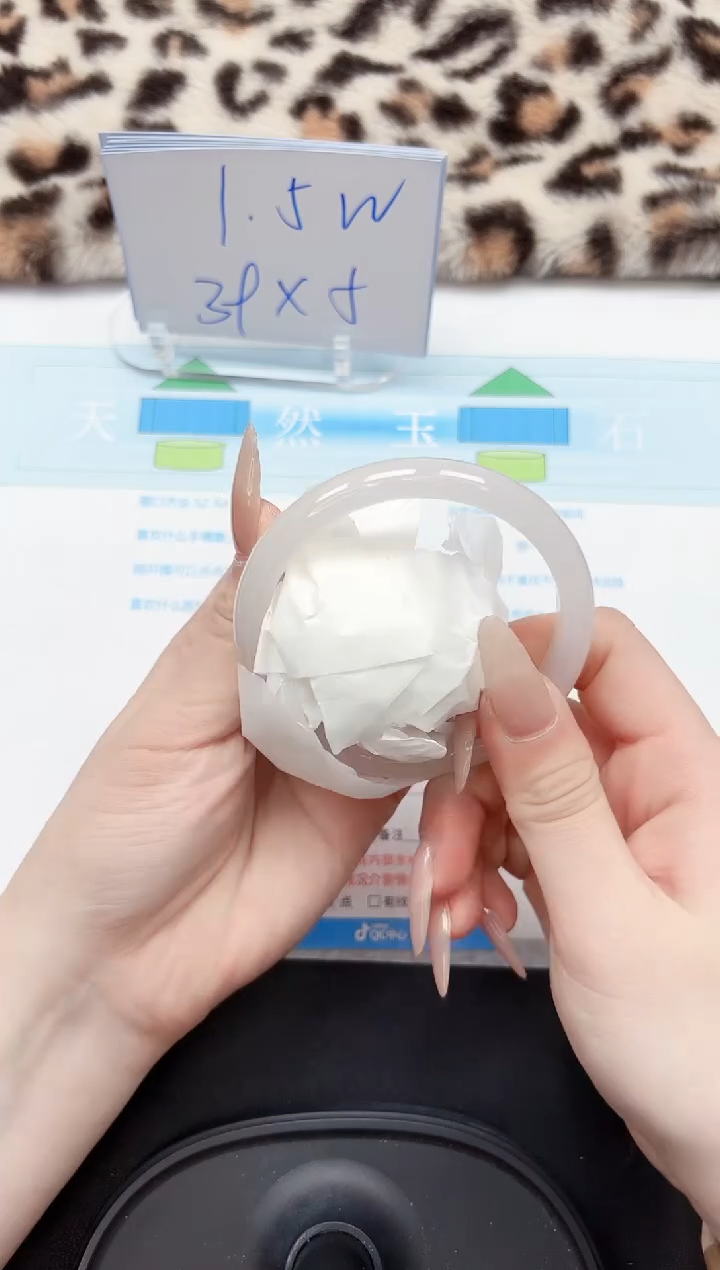 【闪购商品】石英质玉手镯未镶嵌127-58