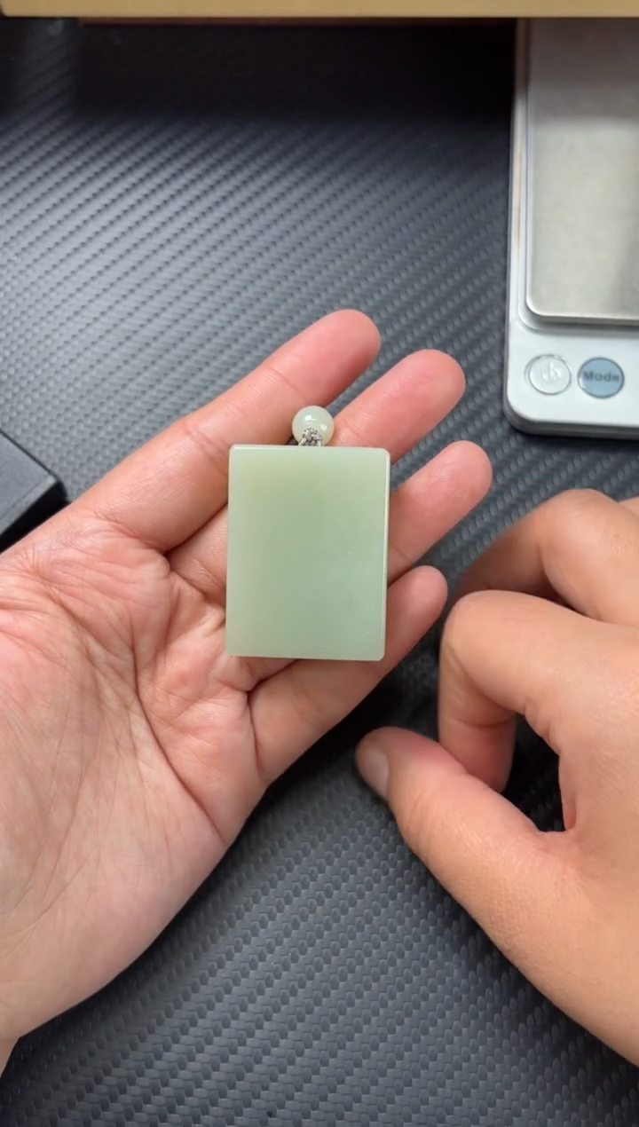 吊坠(赠链)未镶嵌和田玉且末迪克兰二细微色差吊坠m