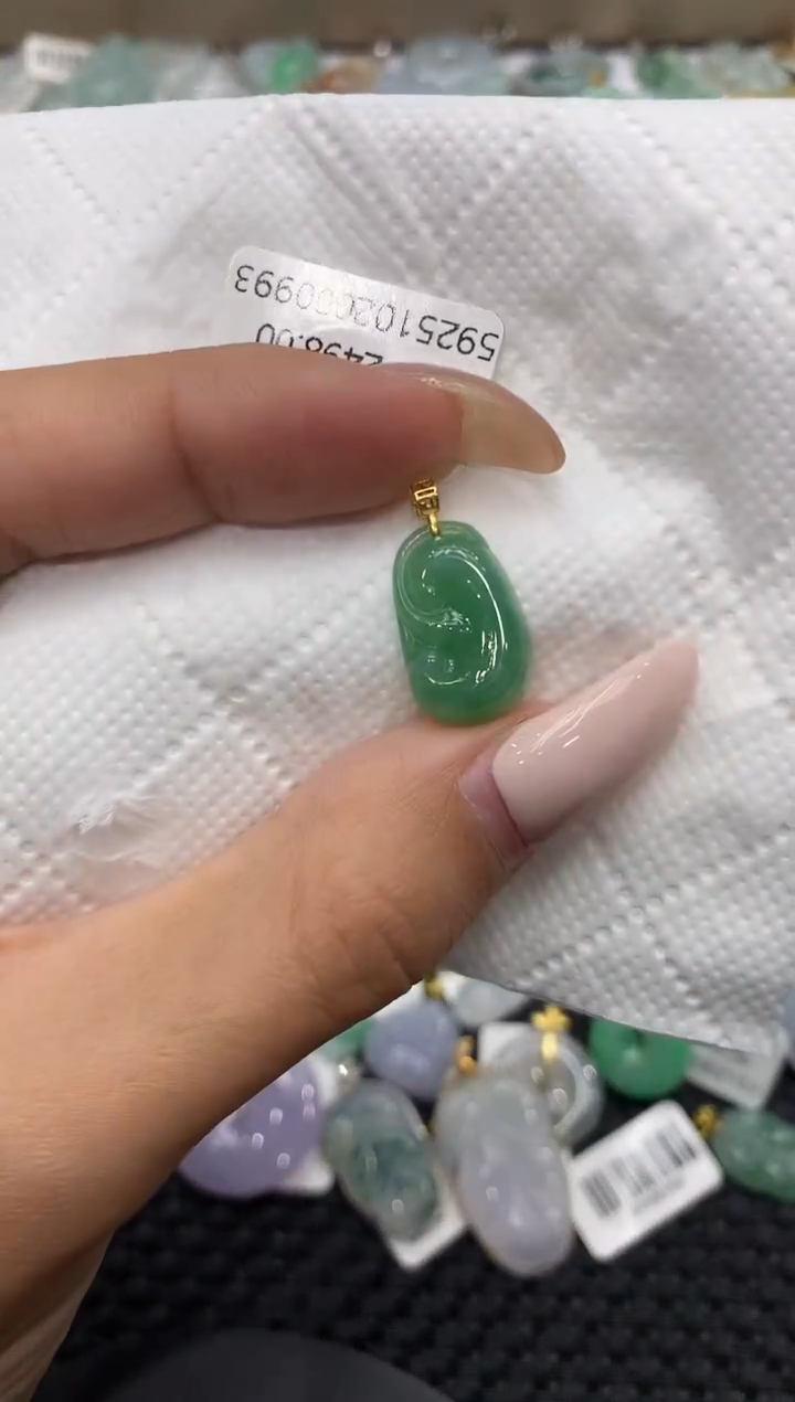 颈饰18K金镶嵌翡翠111111111111
