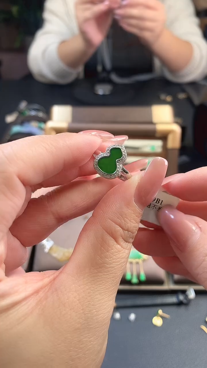 颈饰银S925镶嵌翡翠16691