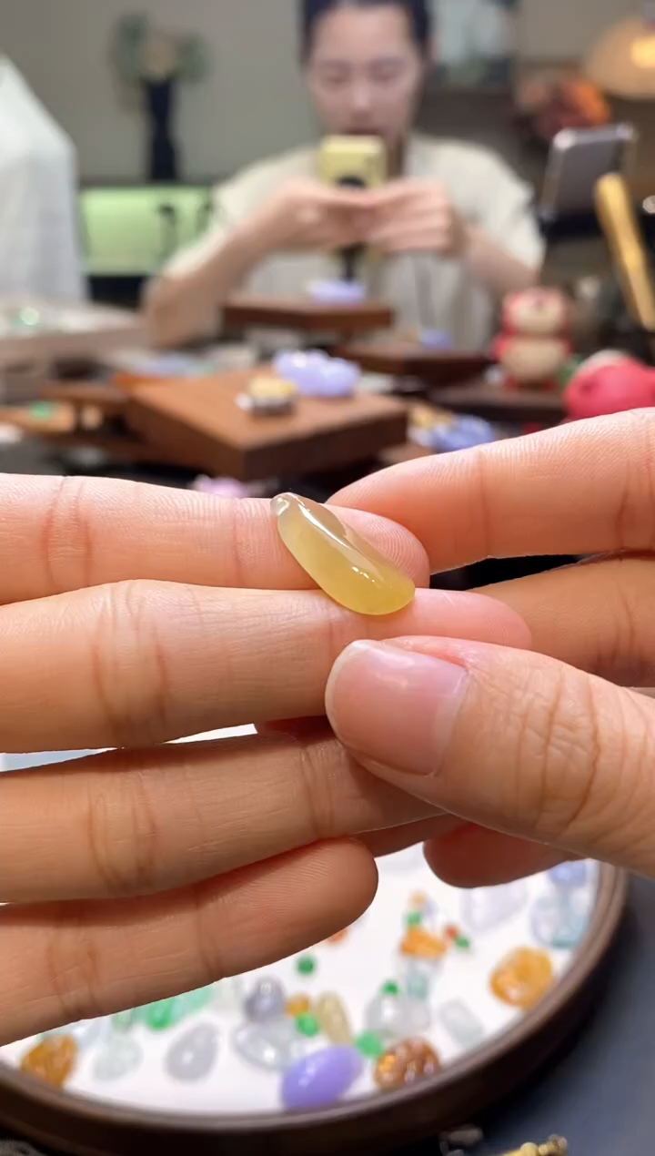 翡翠未镶嵌颈饰福瓜