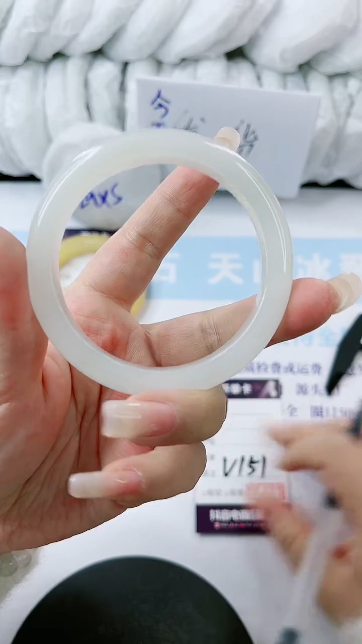 【闪购商品】石英质玉手镯合金多样性发货V151