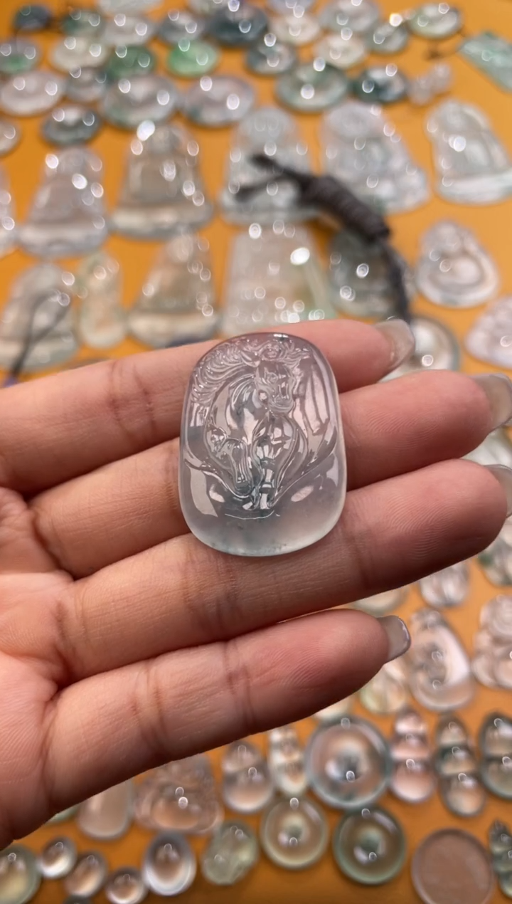 【闪购商品】翡翠吊坠(不含链)未镶嵌马牌34.7 23.6 4.8