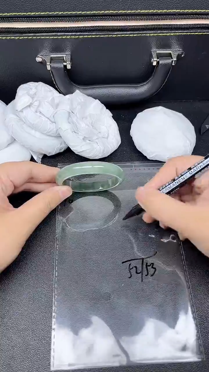 无非金属时尚冰透镯（一物一图)70