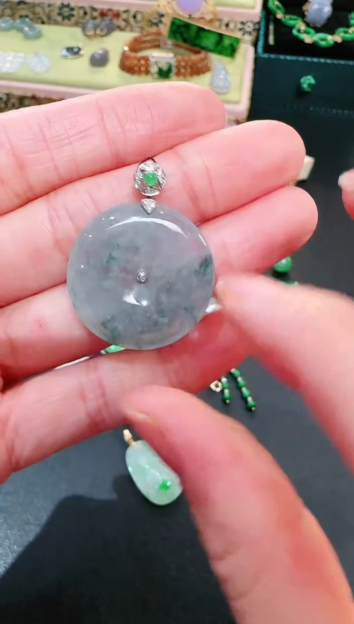 【闪购商品】翡翠颈饰18K金镶嵌吊坠