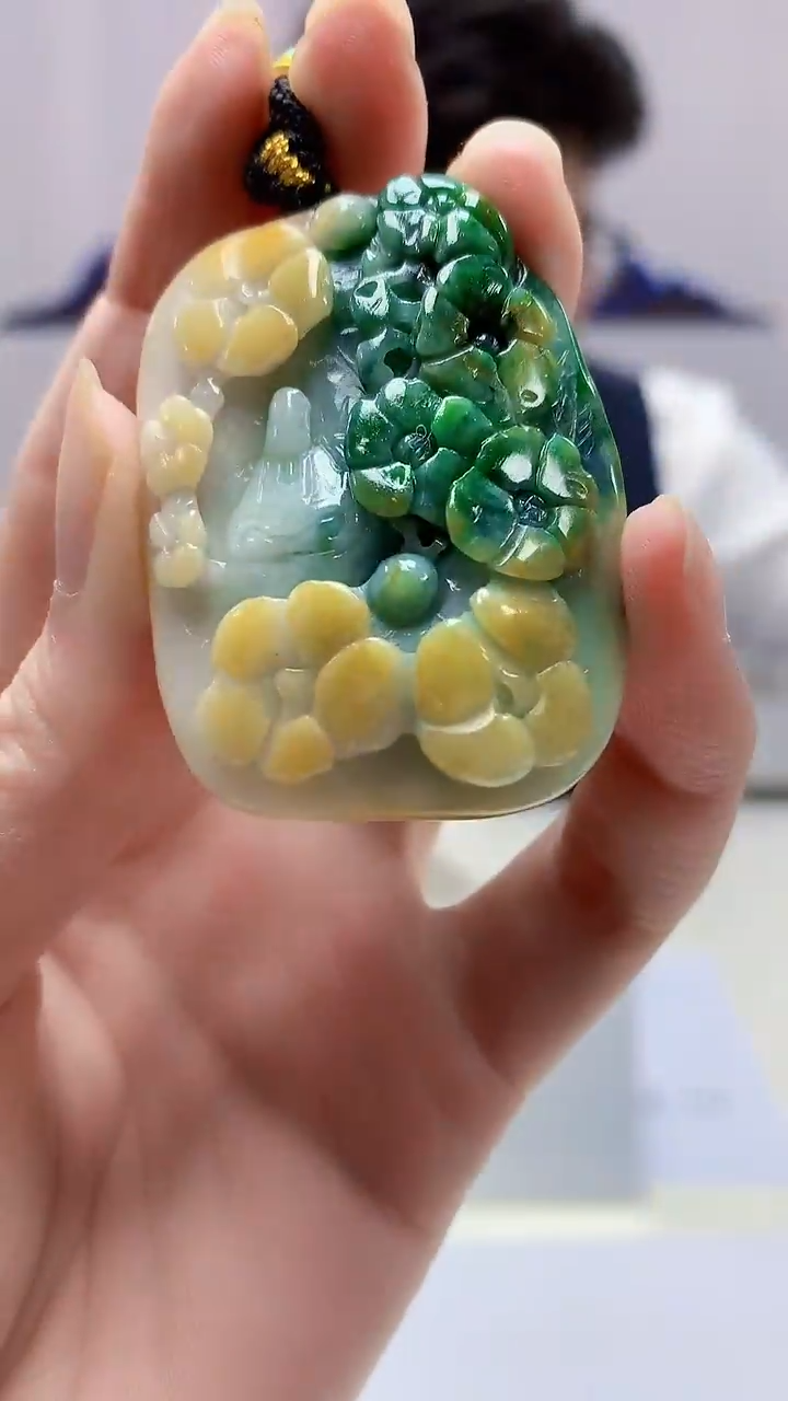 【闪购商品】定制翡翠未镶嵌4688zm-毛货挂件210