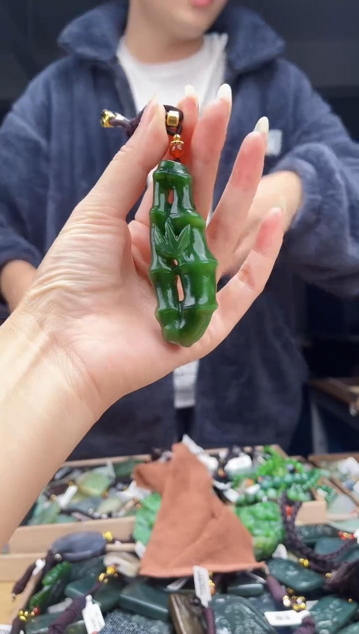 颈饰未镶嵌和田玉1