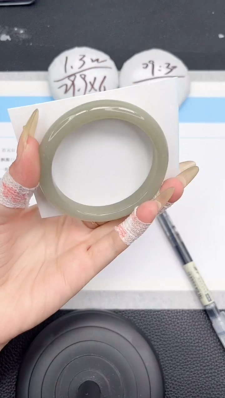 石英质玉手镯未镶嵌178-58.7