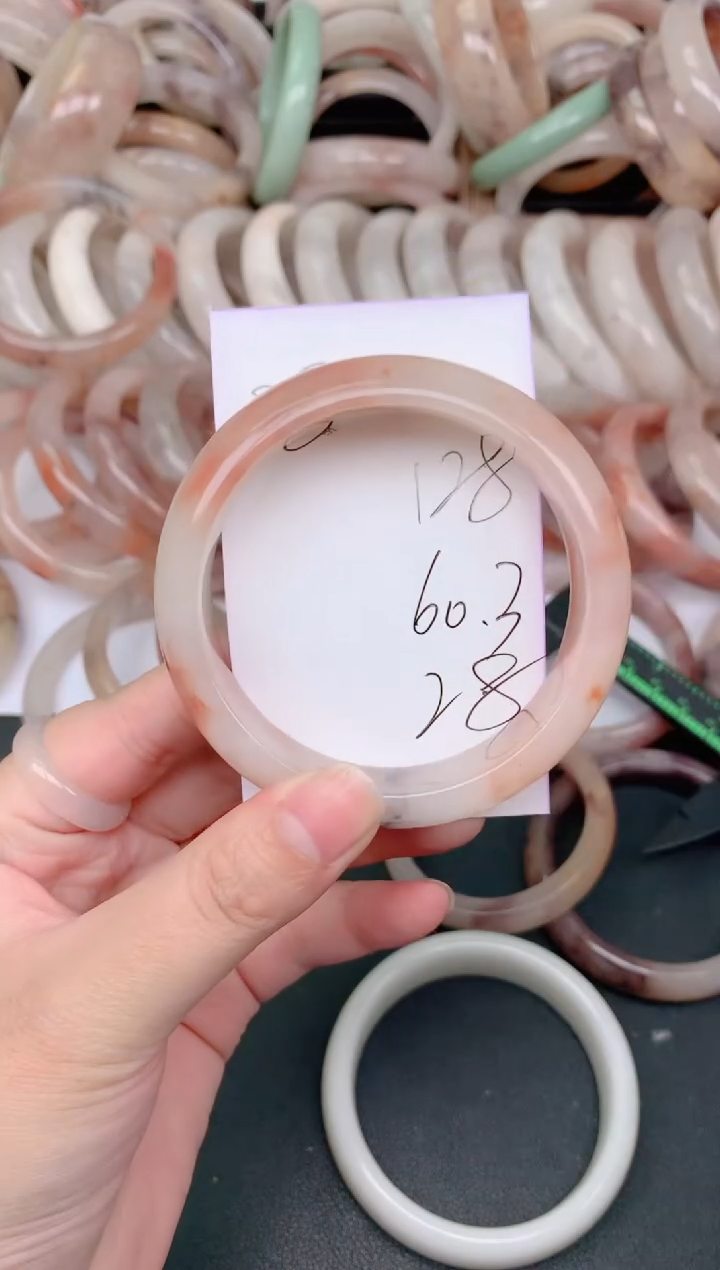 未镶嵌手镯石英质玉128