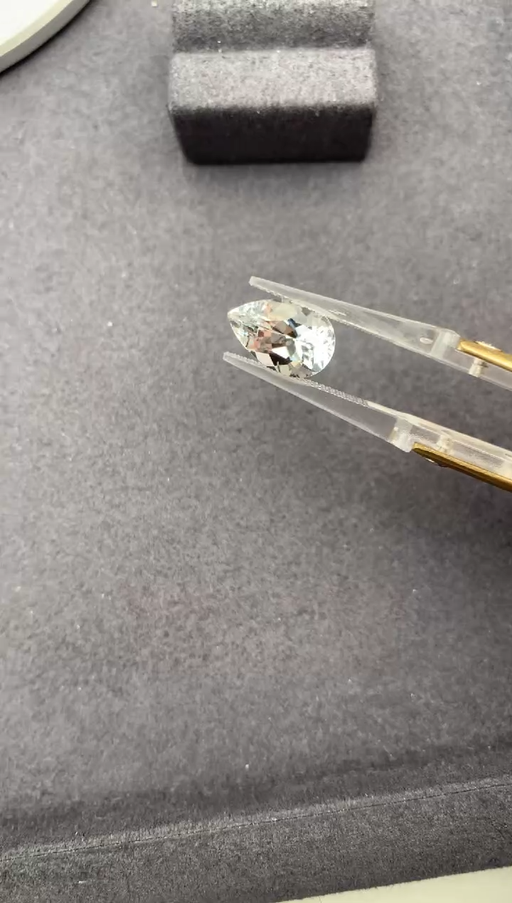 绿柱石裸石3.7ct白海蓝  GH   定制