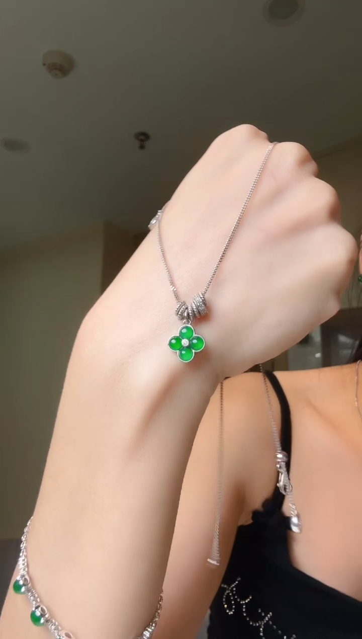 翡翠银S925镶嵌套链天然翡翠吊坠