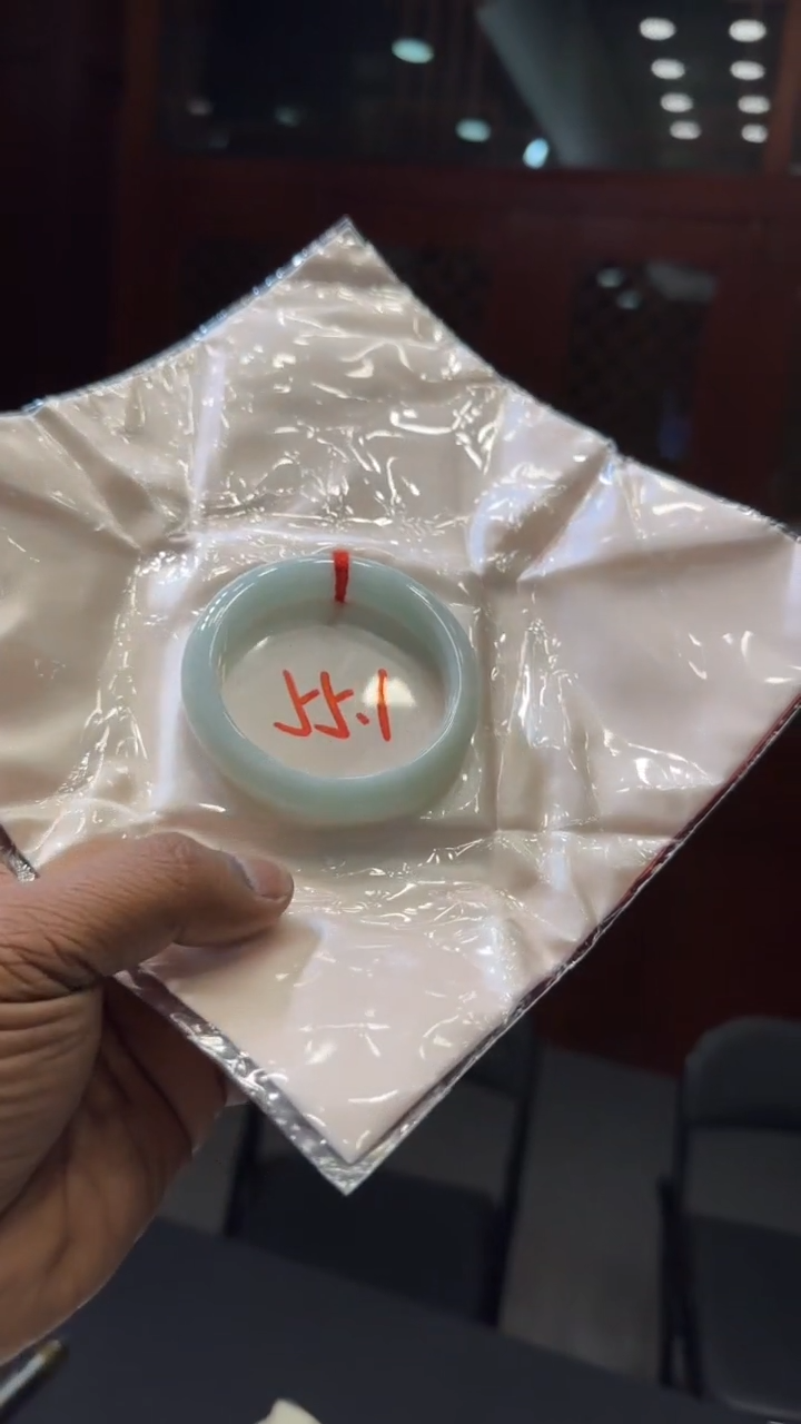 【闪购商品】翡翠手镯未镶嵌手镯