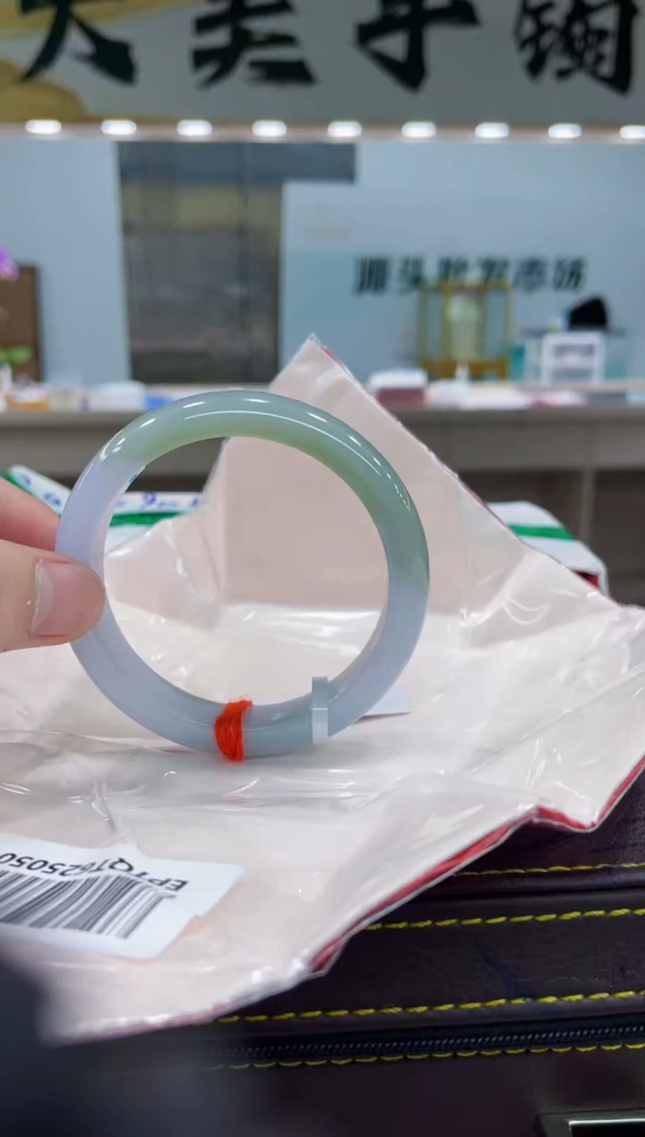 【闪购商品】翡翠手镯未镶嵌手镯