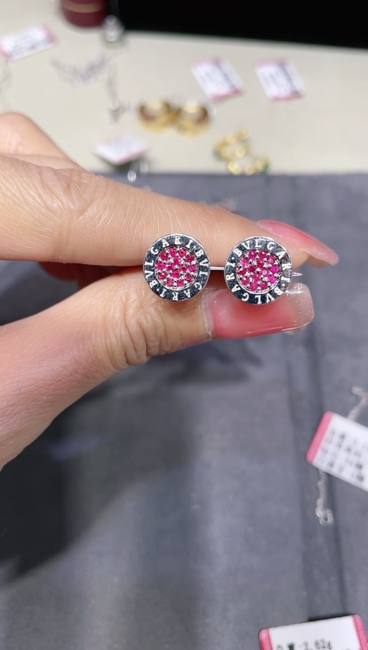 18K金镶嵌天然红宝石耳饰 K白