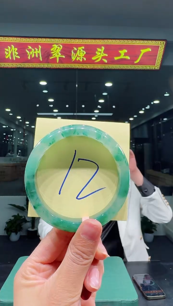 【闪购商品】石英质玉手镯未镶嵌天然A货 非洲翠 手镯（单品）