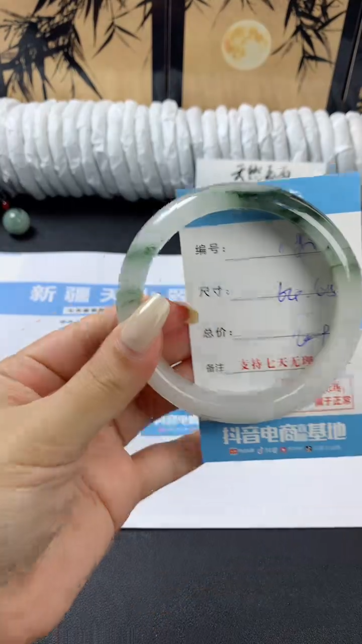 石英质玉手镯未镶嵌m180