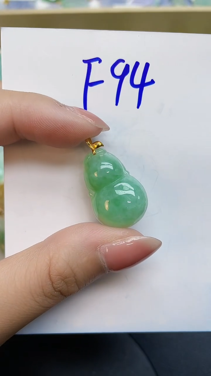 翡翠18K金镶嵌颈饰0000000000