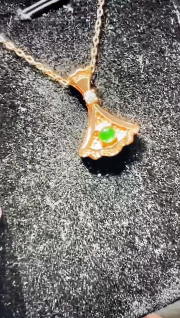 翡翠未镶嵌吊坠(不含链)多样性发货其一不含链