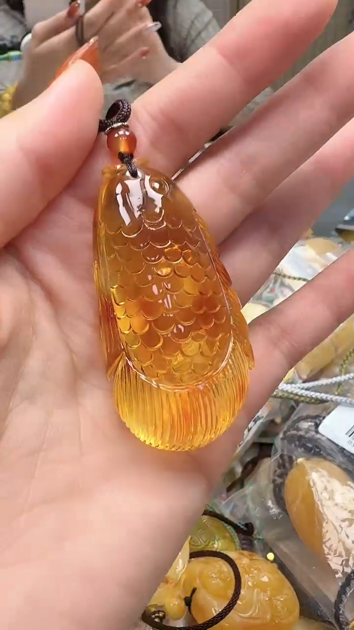 裸石琥珀未镶嵌如图