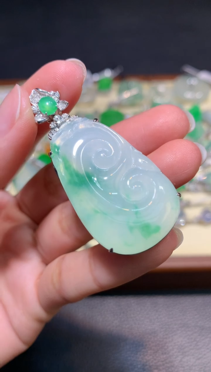 颈饰18K金镶嵌翡翠1