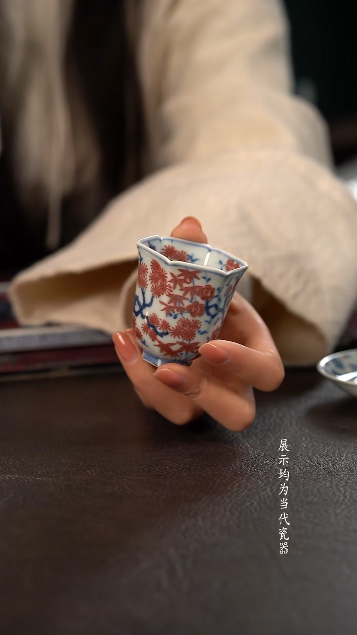 研山琢器青花釉里红松竹梅六方闻香杯