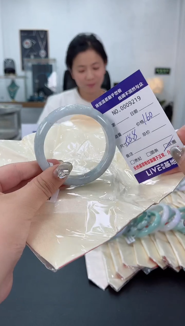 【闪购商品】翡翠手镯未镶嵌天然翡翠A货