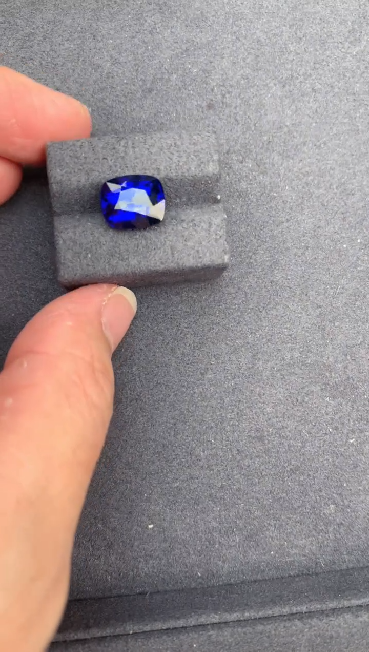 【闪购商品】蓝宝石裸石未镶嵌6.1ct皇家蓝